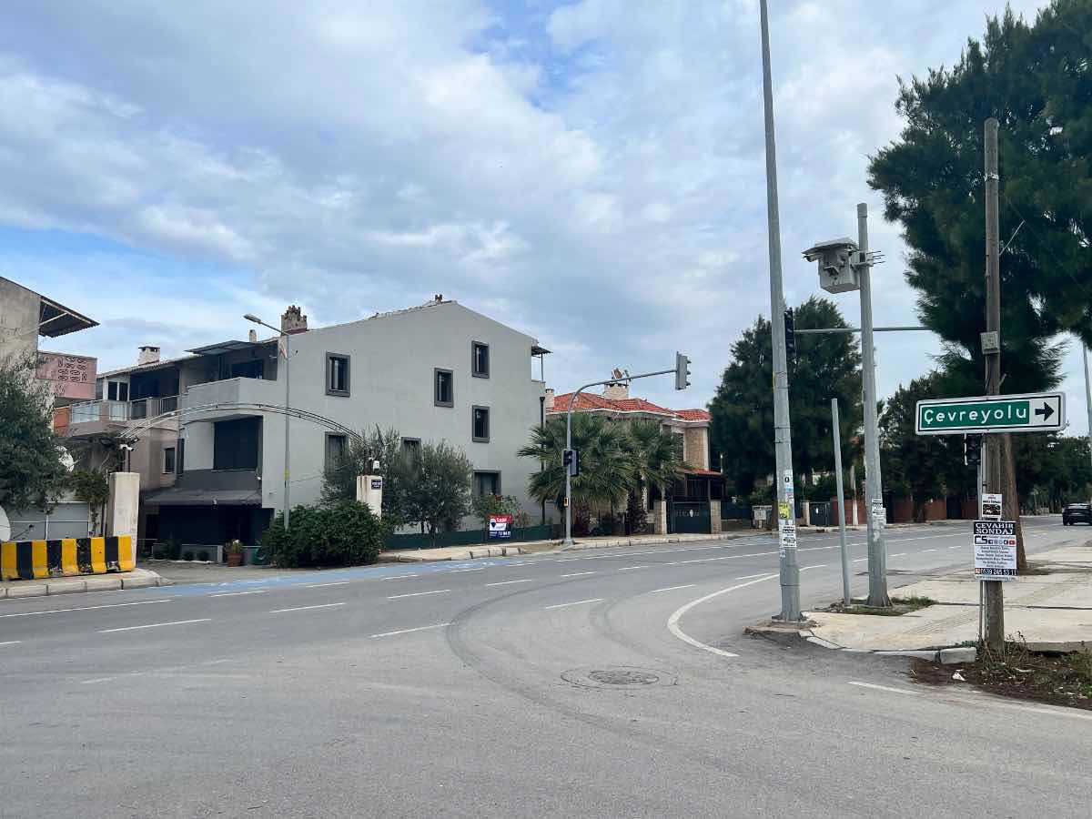 URLA’DA DENİZE 100 METRE MESAFEDE SATILIK 4+1 BAHÇELİ DAİRE