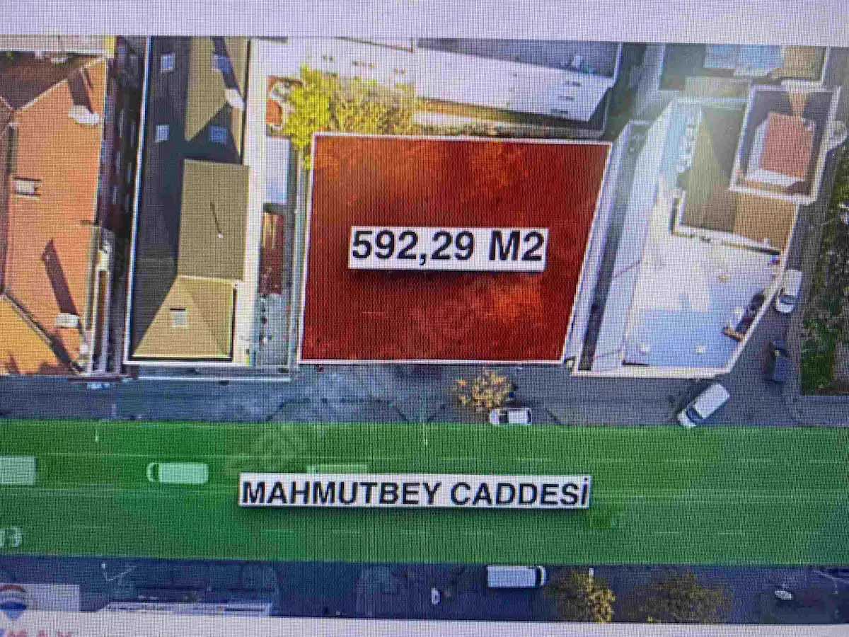 MAHMUTBEY CADDESI ÜZERINDE SATILIK 600 M² TICARI İMARLI ARSA
