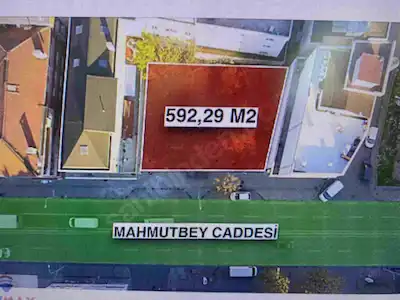 MAHMUTBEY CADDESI ÜZERINDE SATILIK 600 M² TICARI İMARLI ARSA