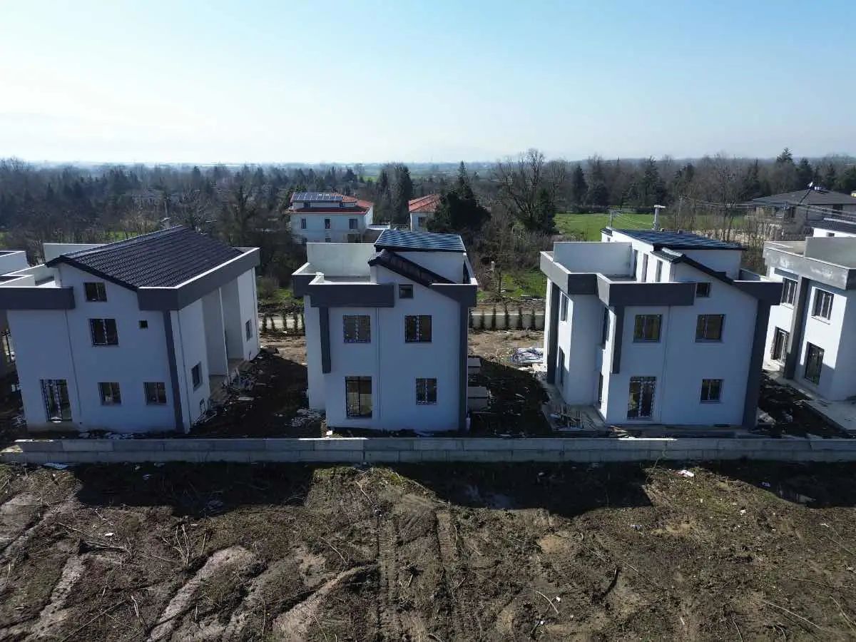 REMAX DIA'DAN DÜZCE SARAYYERİ SATILLIK 5+1 TRİPLEX VİLLA 