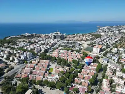 KUŞADASI KADINLAR DENIZİ’NDE ÖZ ÇAĞDAŞ SİTESİNDE SATILIK 3+1 DUBLEKS
