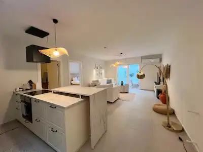ÇEŞME MARINAYA YÜRÜME MESAFESINDE EŞYALI KIRALIK BUTIK 2+1 DAIRE