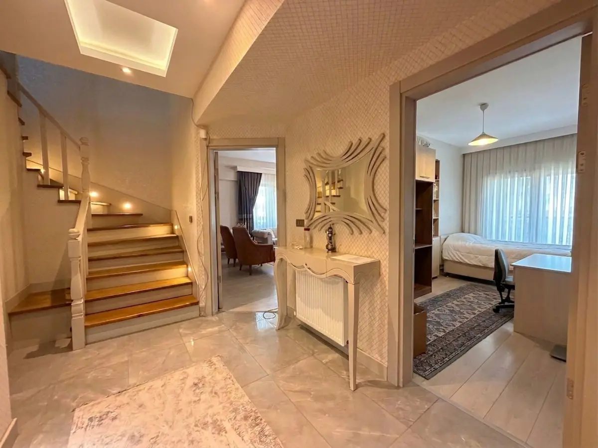 İZMİR ULUKENT ESMİRA SUIT SİTESİ'NDE SATILIK 4+1 DAİRE