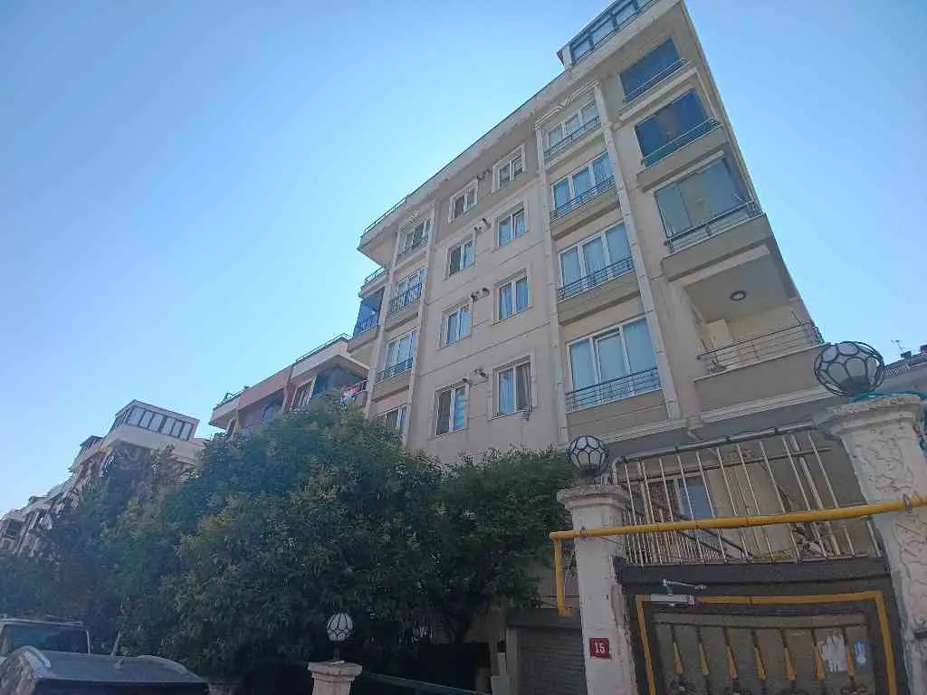 BEYLİKDÜZÜ KAVAKLI 2+1 SATILIK ARAKAT DAİRE 3