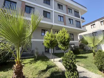 BEYLİKDÜZÜ KAVAKLI SİTE İÇİNDE KELEPİR 1+1 BAHÇE KAY