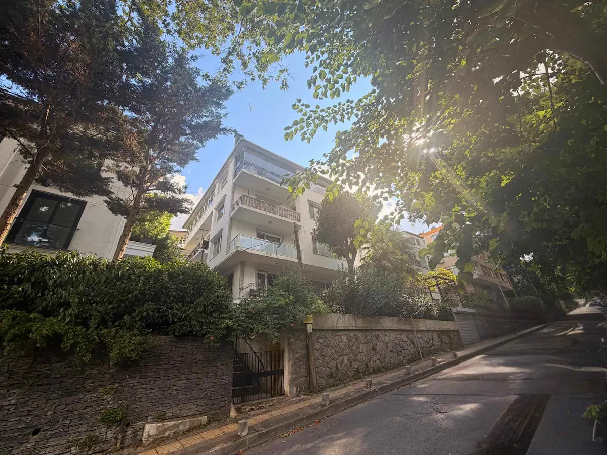 SARIYER EMİRGANDA KORUYA YÜRÜME MESAFESİNDE SATILIK 3+1 DAİRE