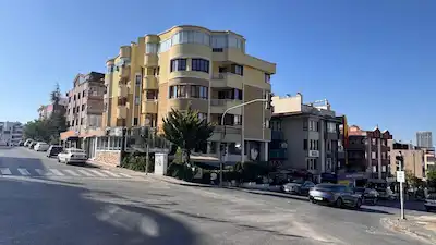 ÇANKAYA HİLAL’DE CADDE ÜSTÜ 220 M² BACALI, 0,5 ALKOL RUHSATLI DEVREN KİRALIK RESTORAN