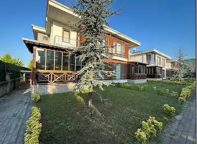 BAŞİSKELE YENİKÖYDE ROYAL CİTY 4+1 SATILIK VİLLA
