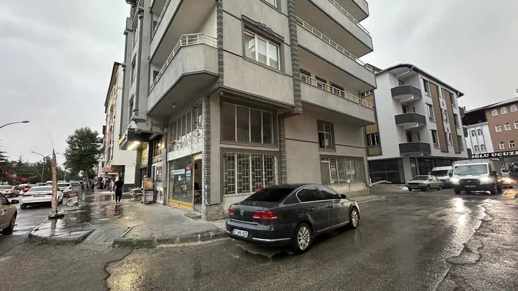 GÖKSUN’DA 165 M² BRÜT 3+1 KİRALIK DAİRE | BALKONLU, DOĞALGAZ KOMBİLİ, BOŞ