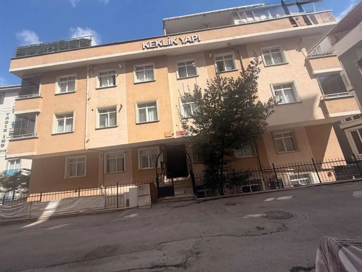 PENDİK VELİBABA'DA MERKEZİ KONUM GENİŞ 3+1 SATILIK DAİRE
