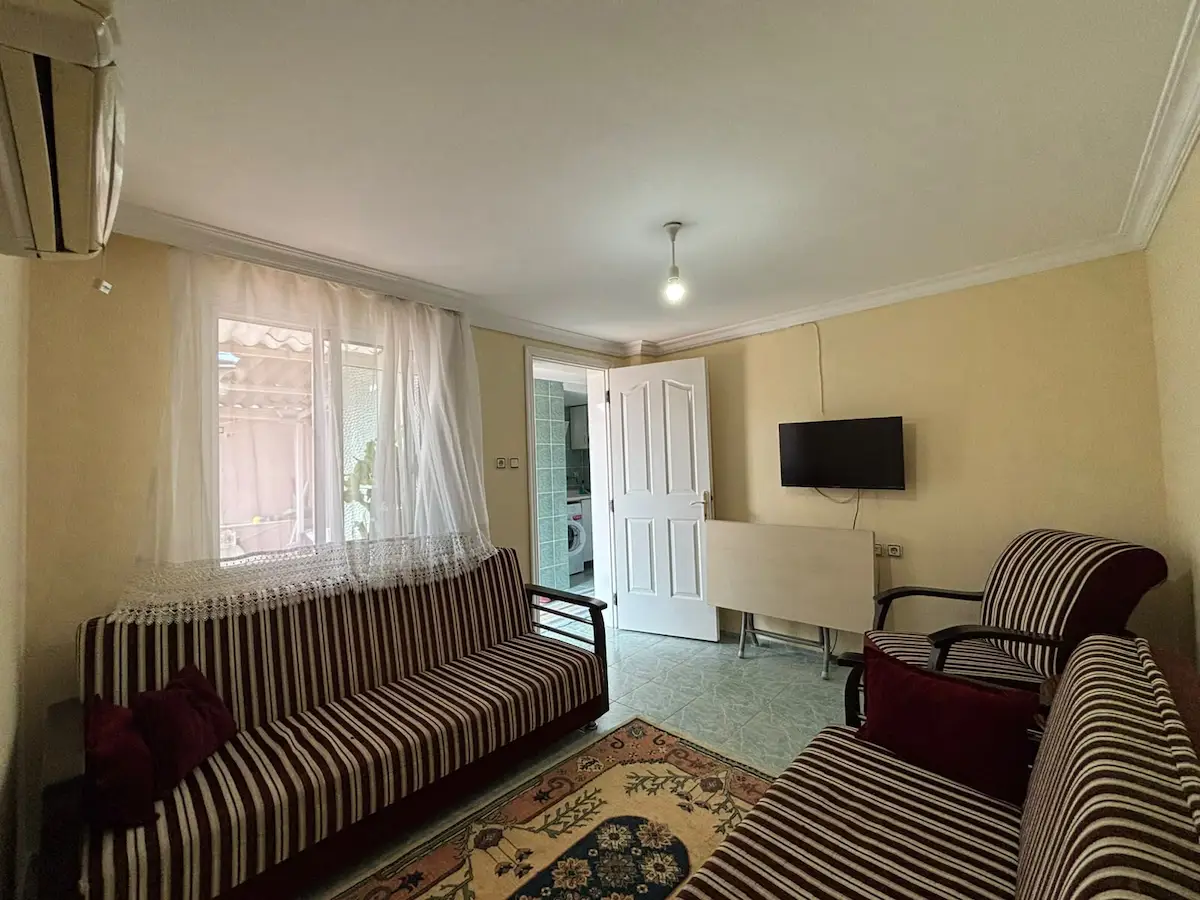 ÇİĞLİ ATAŞEHİR’DE EŞYALI GENIŞ TERASLI 1+1 KİRALIK DAİRE