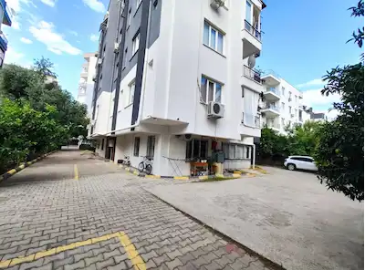 ANTALYA KONYAALTI LİMAN MAHALLESİ’NDE EŞYALI 2+1 GİRİŞ KAT DAİRE