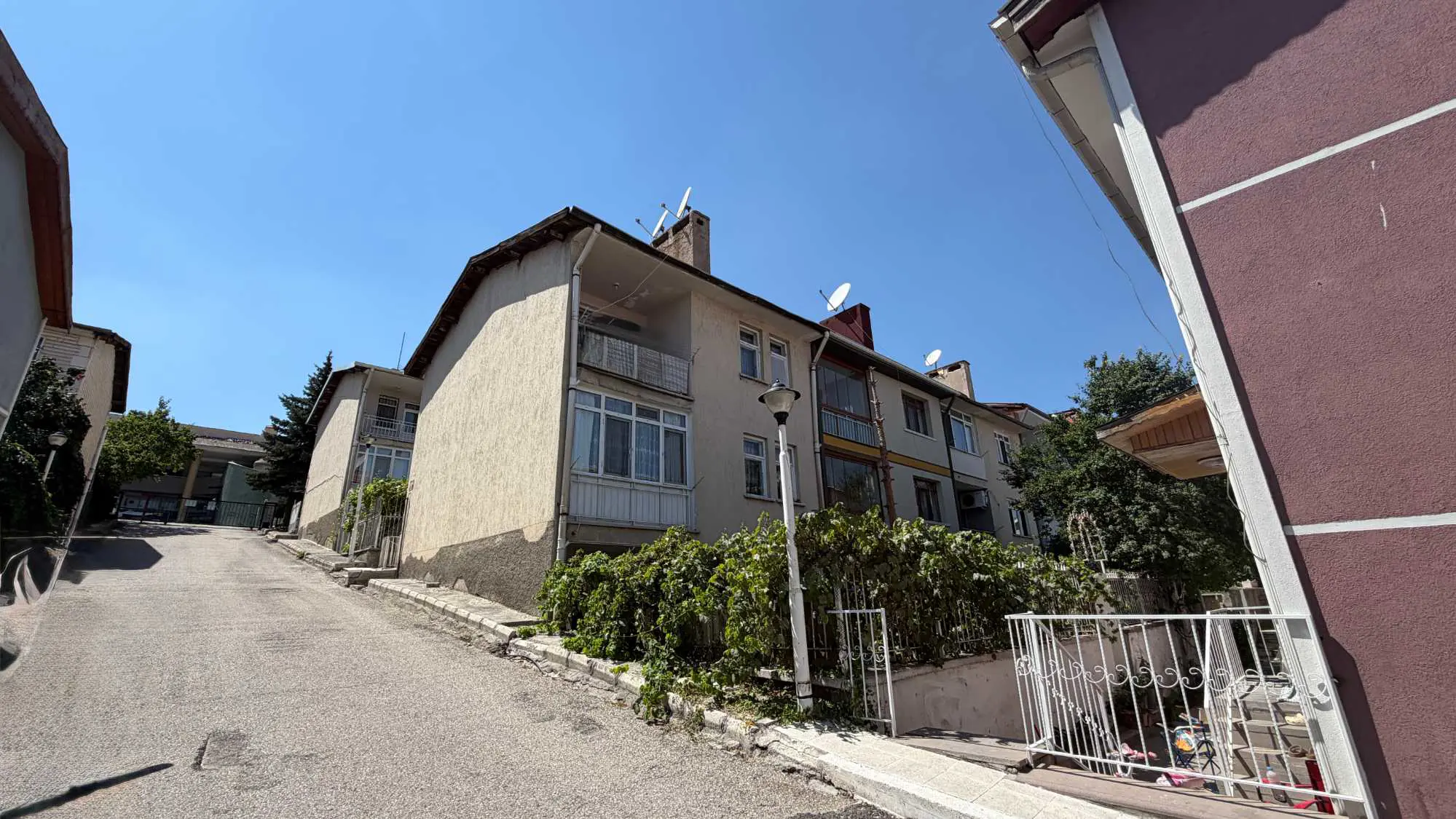 UĞUR MUMCU MAH. KÜLTÜR BİRLİK SİTESİNDE SATILIK KÖŞE VİLLA