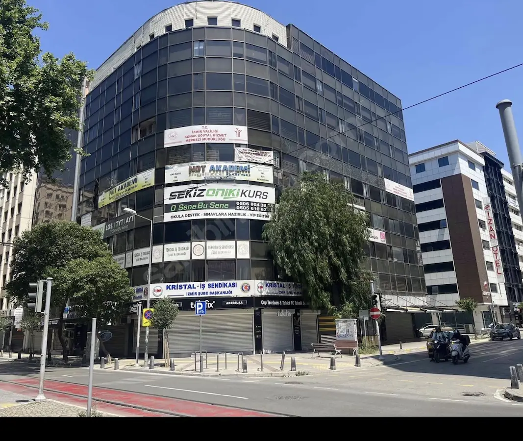 İZMİR KONAK’TA 8. KATTA 185 M² NET KİRALIK OFİS | BOŞ & HEMEN KULLANIMA HAZIR