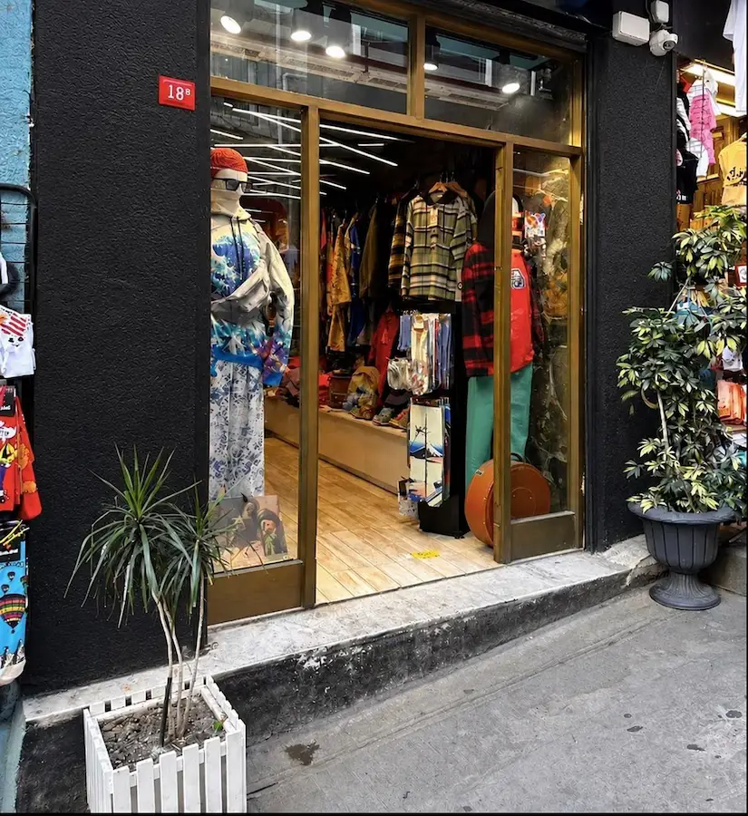 GALATA'DA TURİSTİK CADDE ÜZERİNDE MAĞAZA DÜKKANI