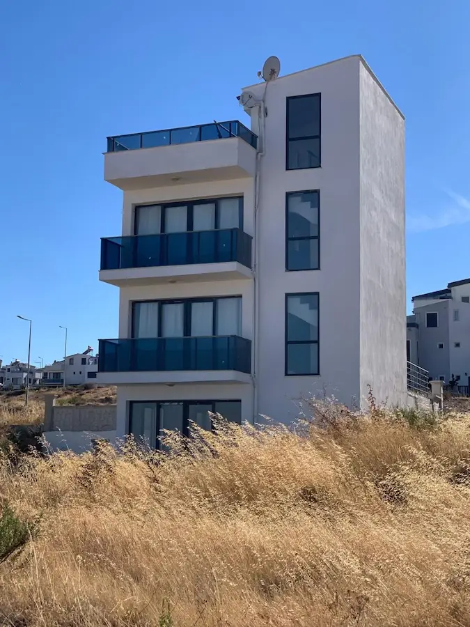İZMİR KARABURUN MORDOĞAN’DA DENİZ MANZARALI SATILUK 4+1 VİLLA