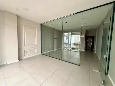 REMAX DESIGN TOZLU CAMİ KARŞISI ASANSÖRLÜ OTOPARKLI KİRALIK OFİS