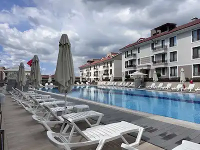 BAŞİSKELE’DE SİTE İÇİNDE 4+1, 225 M² BRÜT, 3 BANYOLU EŞYASIZ KİRALIK VİLLA