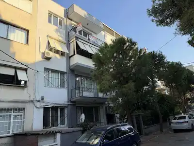 BUCA EFELER MAHALLESİ İZBAN VE ÜNİVERSİTEYE YAKIN TADİLATI YAPILMIŞ GENİŞ 3+1 DOĞALGAZLI KİRALIK DA