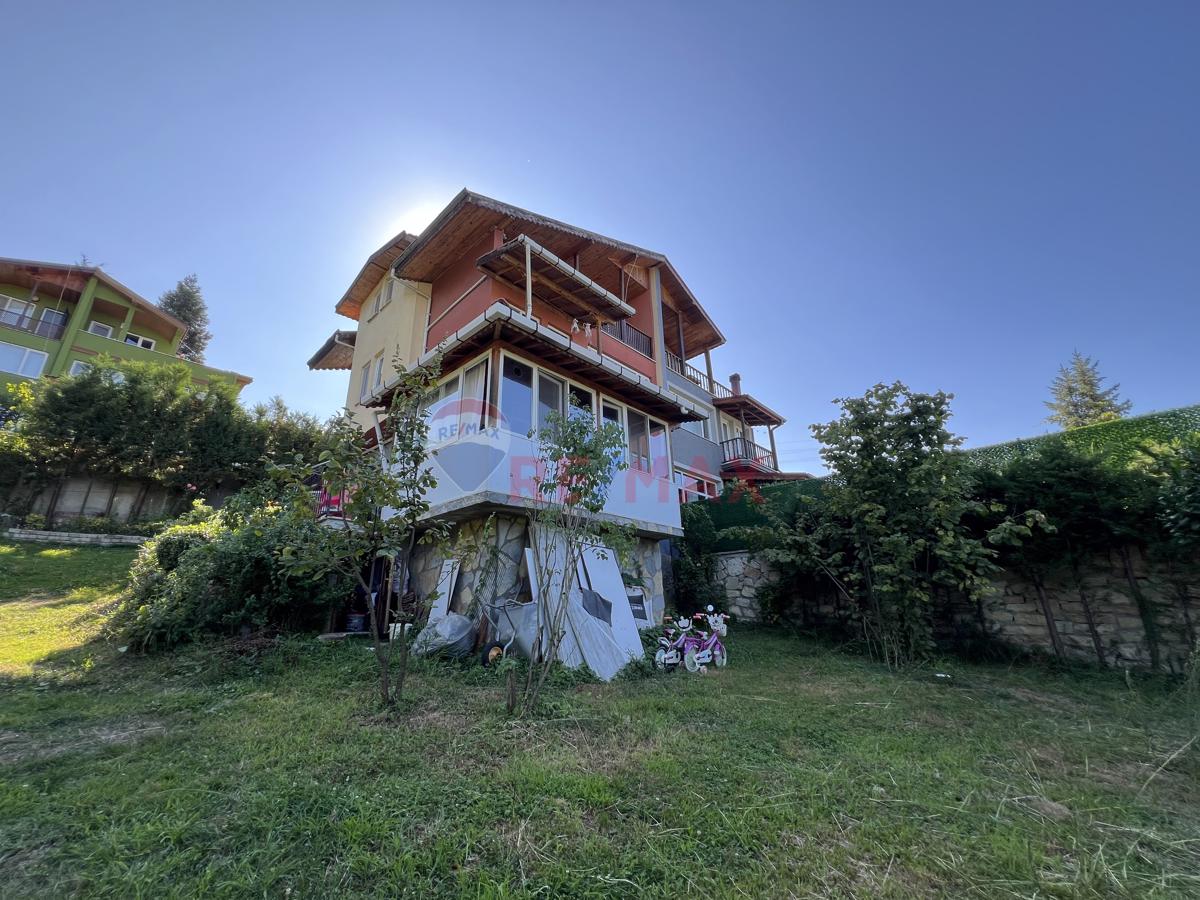 KARTEPE MAŞUKİYE MAHALLESİNDE SATILIK GÖL MANZARALI VİLLA