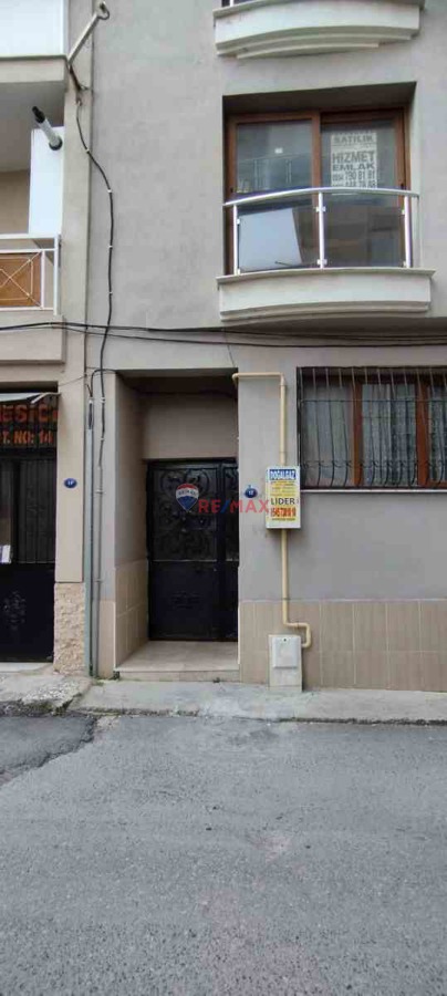 BUCA HÜRRIYET MAHALLESINDE SATILIK 3+1 DAIRE 