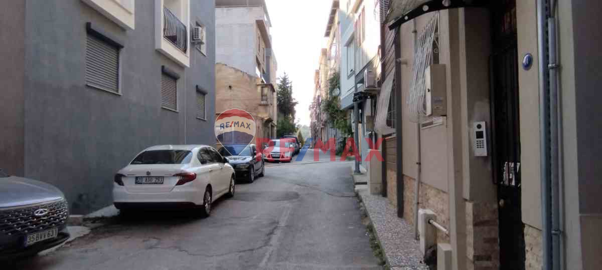 BUCA HÜRRIYET MAHALLESINDE SATILIK 3+1 DAIRE 