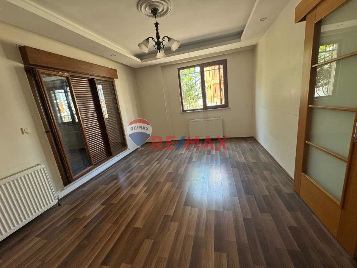 ESİN GÜNEŞ'DEN KARTAL CEVİZLİ'DE KİRALIK 2+1 DAİRE