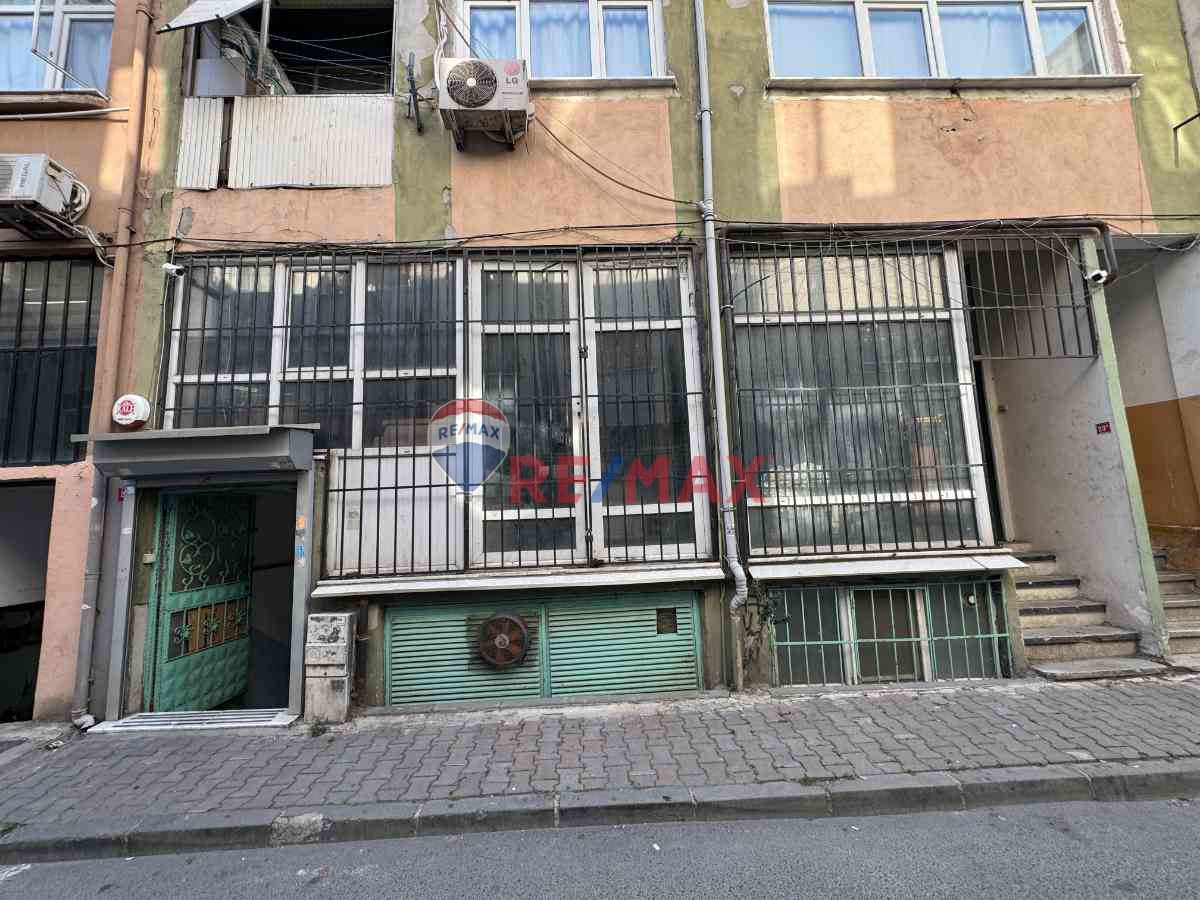 BAYRAMPAŞA TEKSTİLCİLER BÖLGESİ 200M² DÜZ GİRİŞ KAT YÜKSEK TAVAN