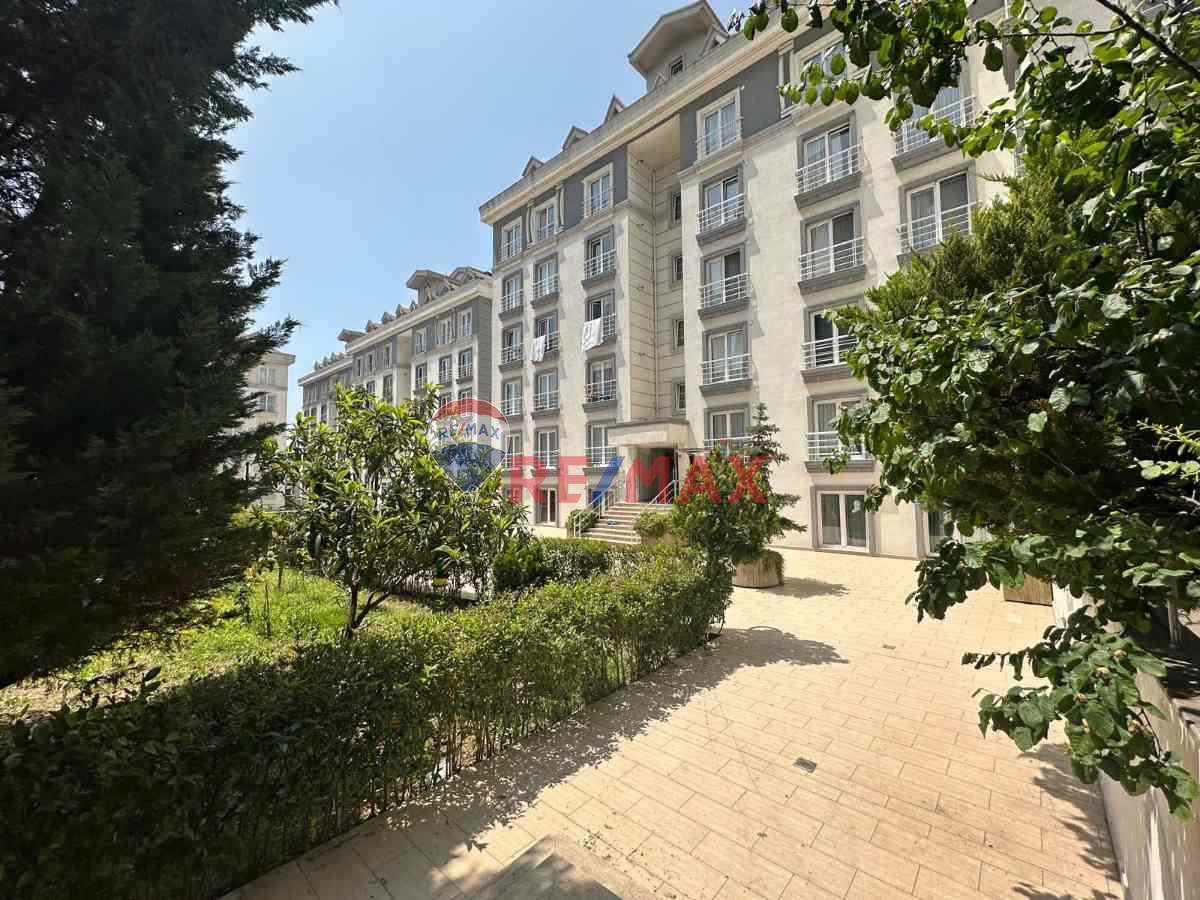 BEYLİKDÜZÜ HAVUZLU BAHÇE KONAKLARIN'DA 3+1 SATILIK DAİRE