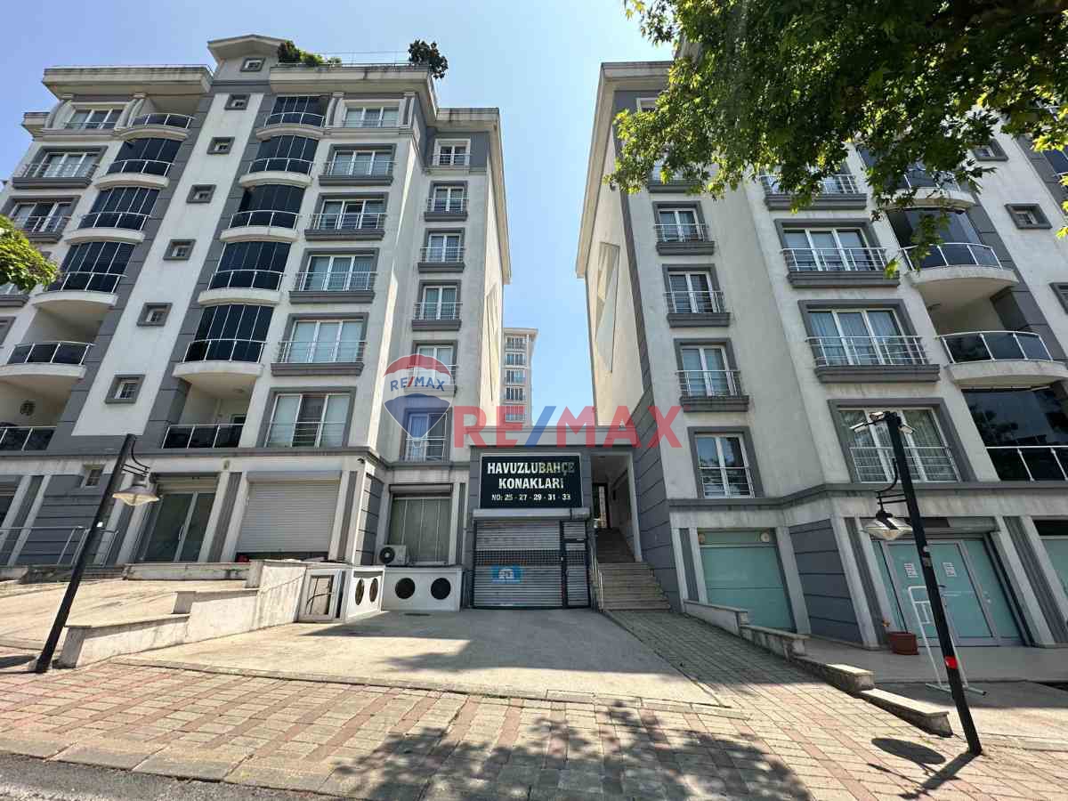 BEYLİKDÜZÜ HAVUZLU BAHÇE KONAKLARIN'DA 3+1 SATILIK DAİRE