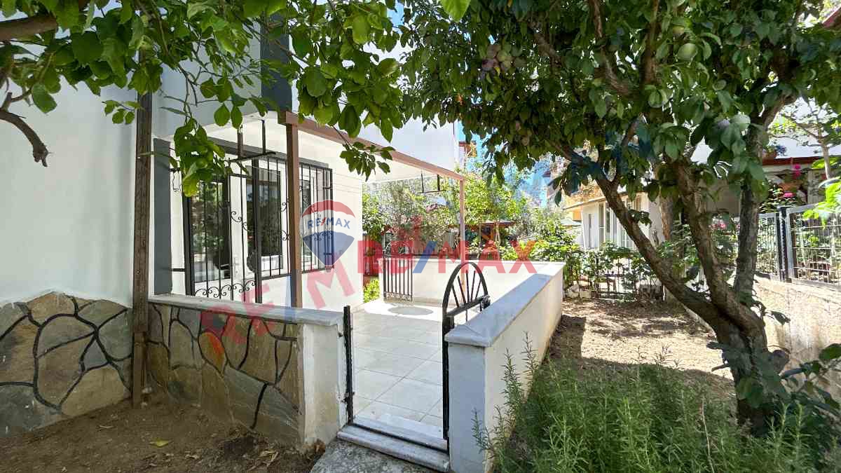 EDREMIT NARLI'DA SATILIK DENIZE YAKIN 4+1 VILLA