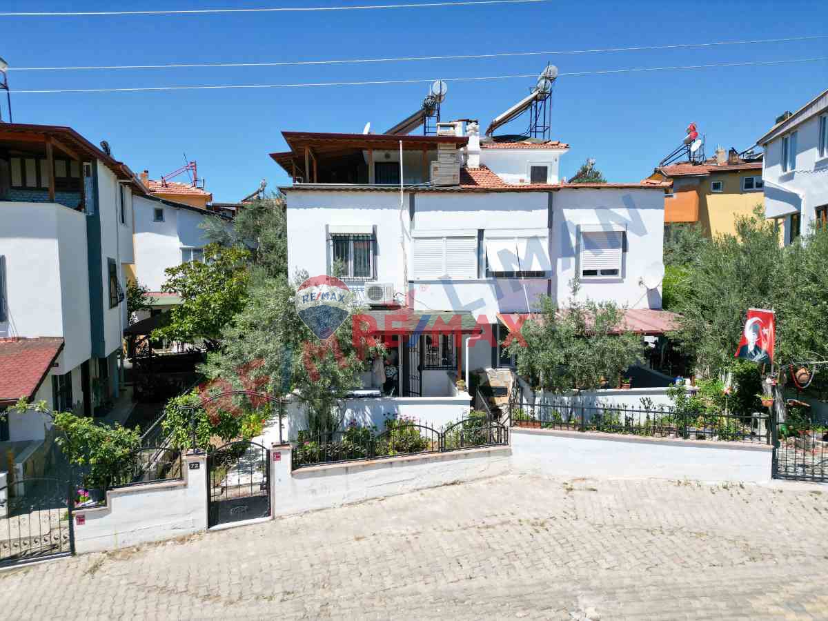 EDREMIT NARLI'DA SATILIK DENIZE YAKIN 4+1 VILLA