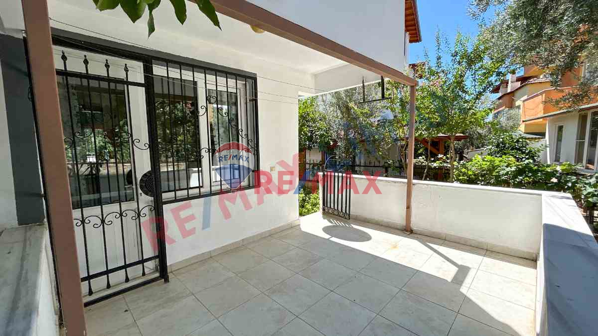 EDREMIT NARLI'DA SATILIK DENIZE YAKIN 4+1 VILLA