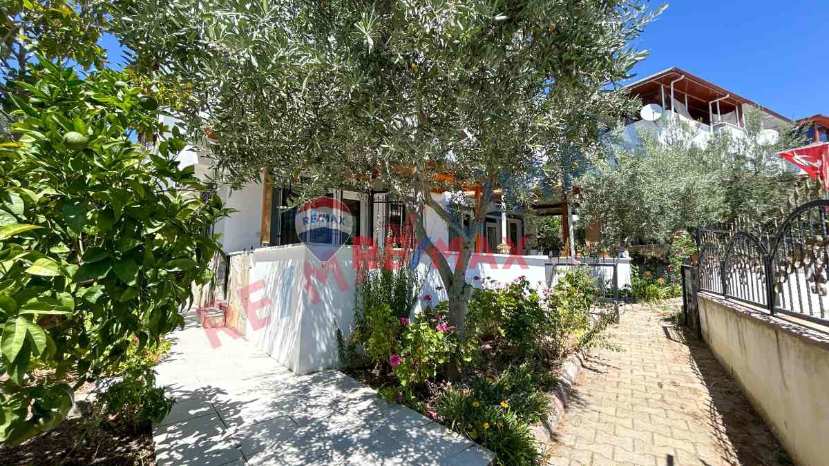 EDREMIT NARLI'DA SATILIK DENIZE YAKIN 4+1 VILLA