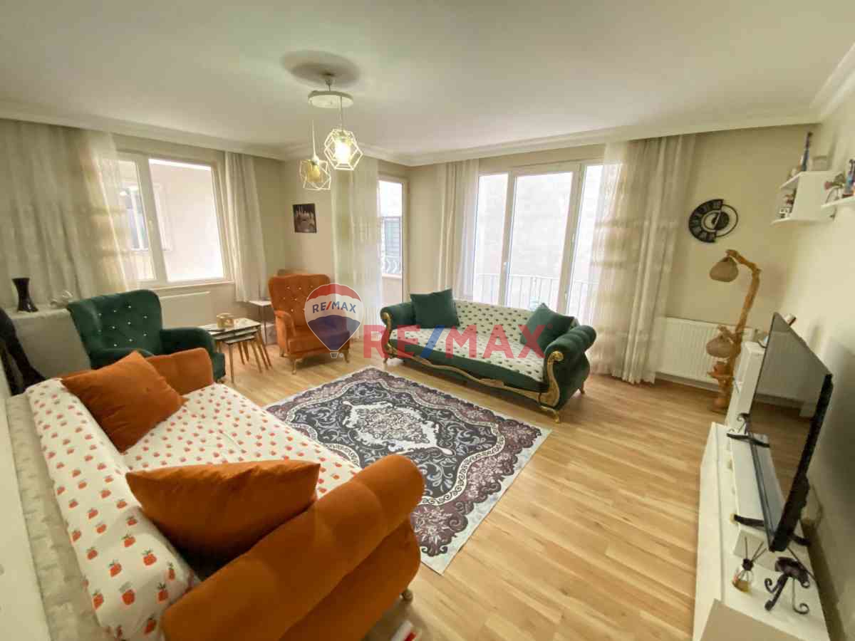 MERKEZİ KONUMDA EBEVEYN BANYOLU, BALKONLU GENİŞ 2+1 DAİRE