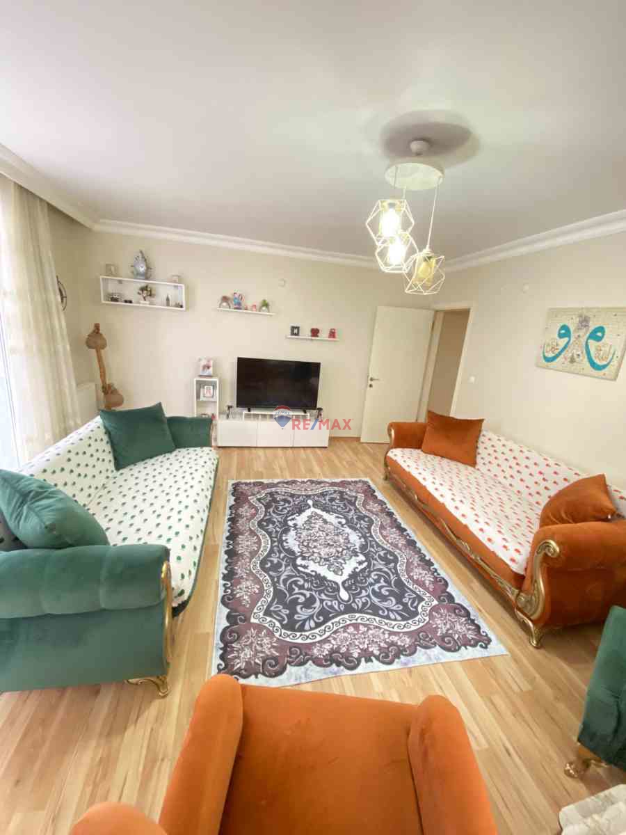 MERKEZİ KONUMDA EBEVEYN BANYOLU, BALKONLU GENİŞ 2+1 DAİRE