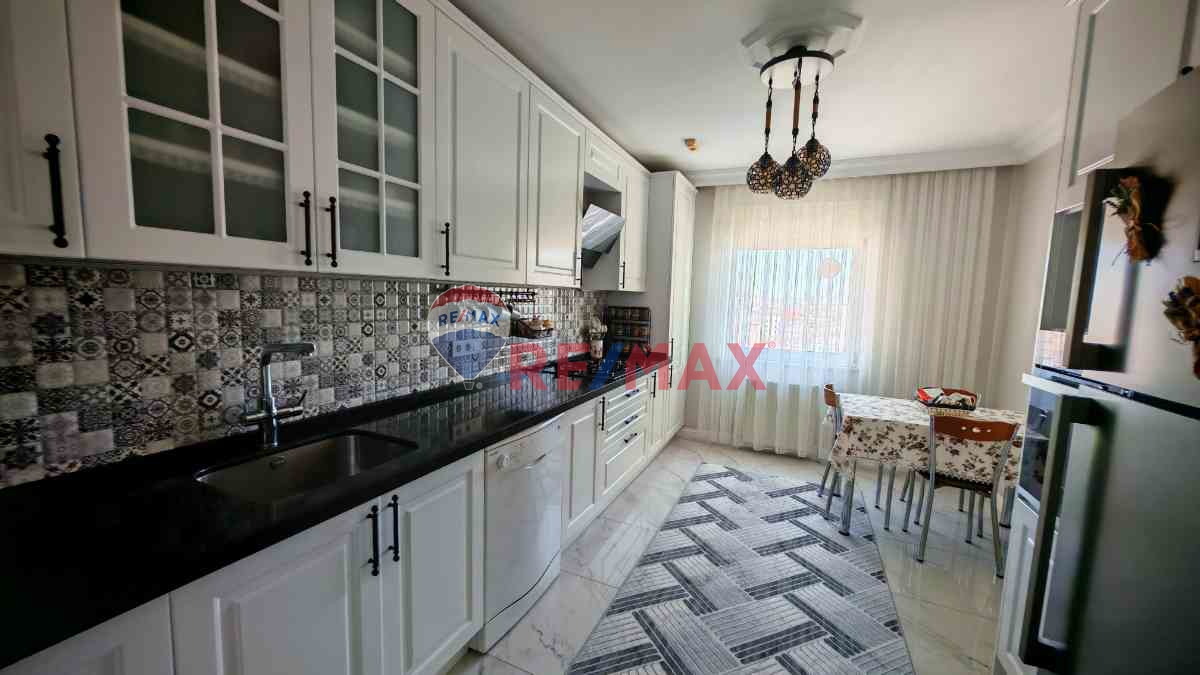 ÇEKMEKÖY KİRAZLIDEREDE PARKVERDE SİTESİNDE 5+1 TERAS DUBLEX