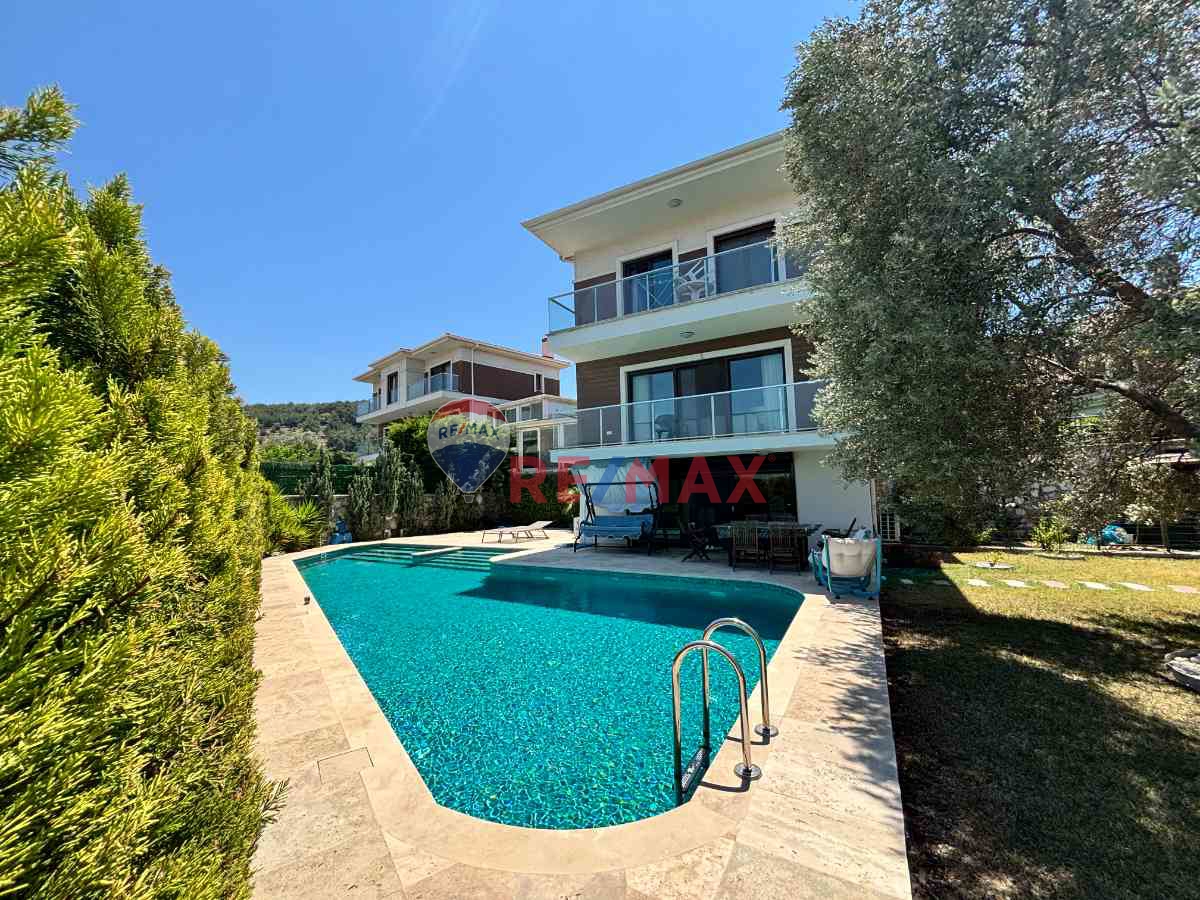 REMAX YELKEN'DEN GÜZELBAHÇE DE GÜVENLİKLİ SİTE İÇİ, DENİZ MANZARALI,HAVUZLU, TAM MÜSTAKİL 