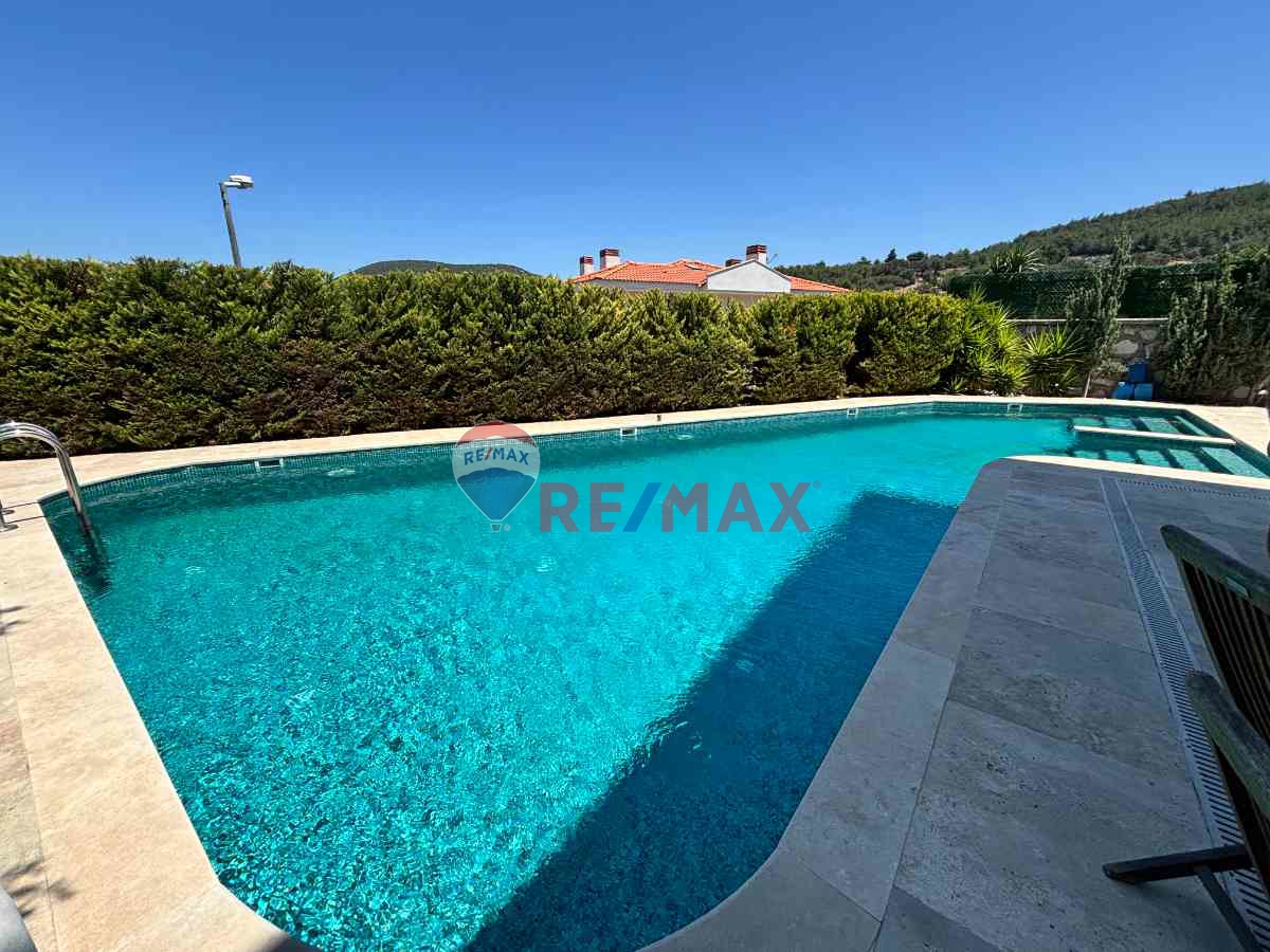 REMAX YELKEN'DEN GÜZELBAHÇE DE GÜVENLİKLİ SİTE İÇİ, DENİZ MANZARALI,HAVUZLU, TAM MÜSTAKİL 