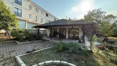 KARTEPE SUADİYE ÇEPNİ MAHALLESİNDE BAHÇELİ, KİRALIK İŞYERİ!