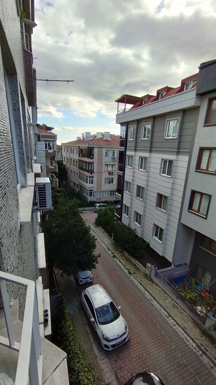 AVCILAR MERKEZDE 2+1 MASRAFSIZ EŞYALI ARAKAT DAIRE