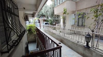 AVCILAR MERKEZDE 2+1 MASRAFSIZ EŞYALI ARAKAT DAIRE