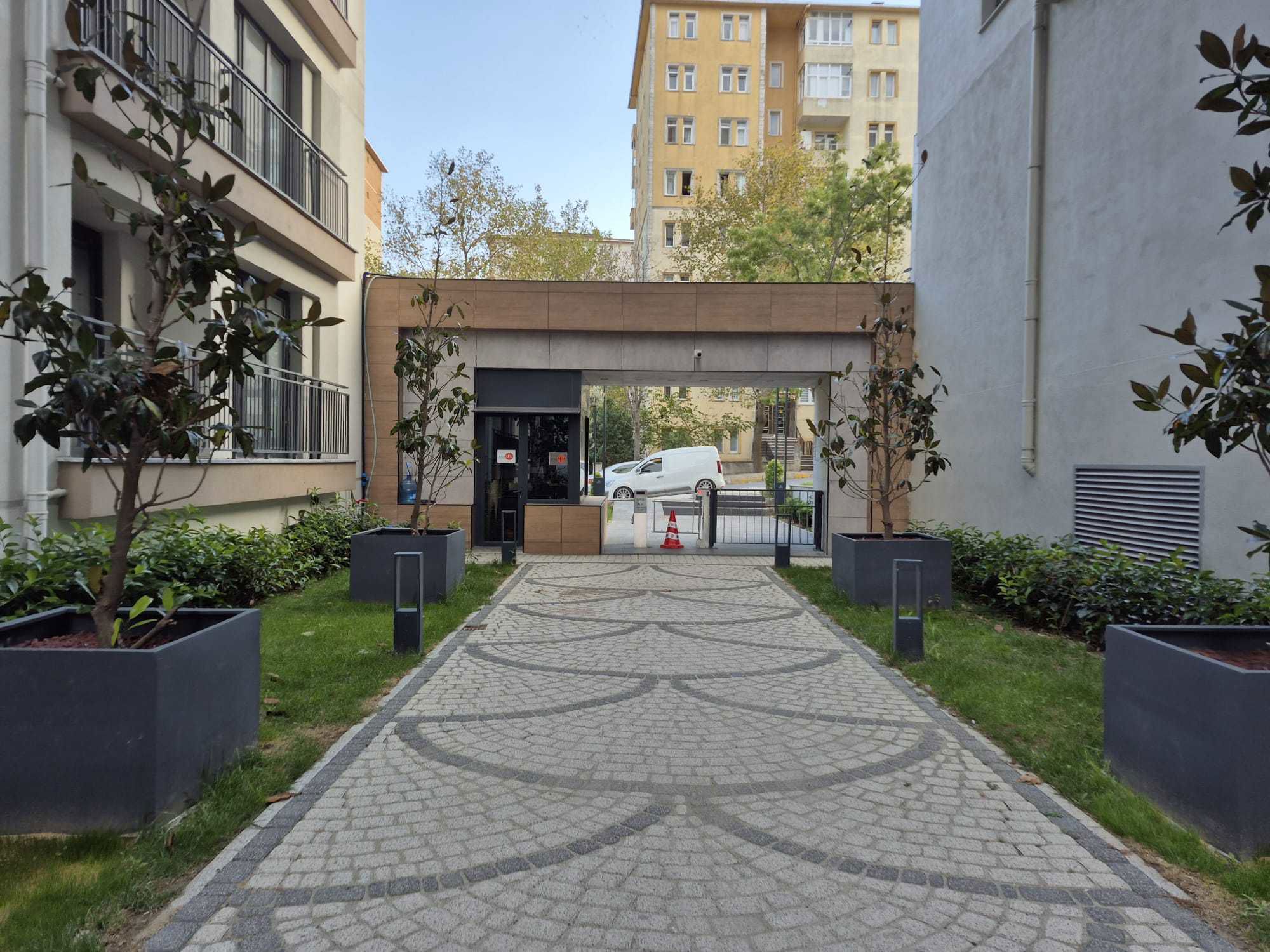 KIPTAŞ KIRLANGIÇ EVLERI SIFIR CADDE CEPHE FERAH 3+1