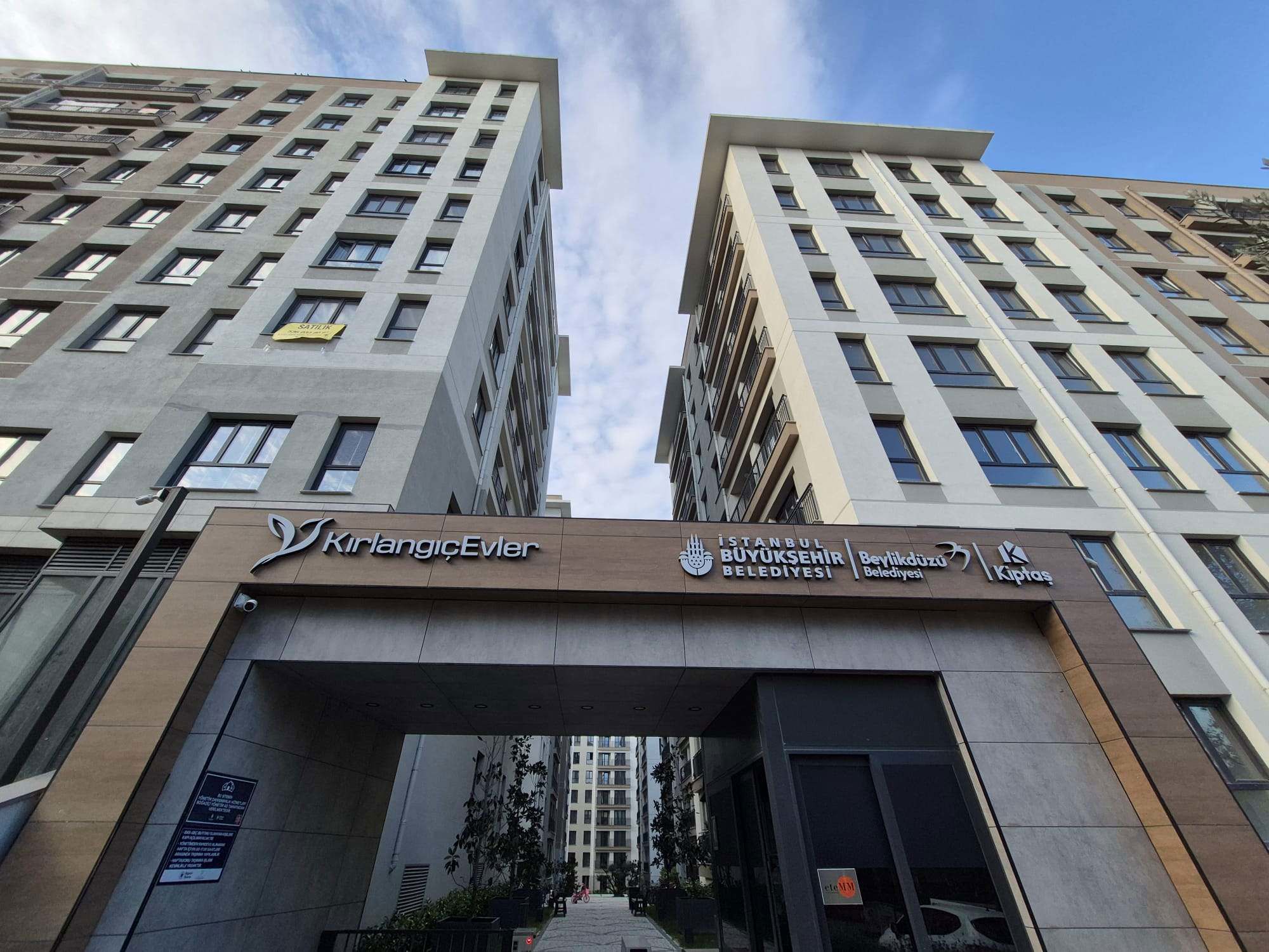 KIPTAŞ KIRLANGIÇ EVLERI SIFIR CADDE CEPHE FERAH 3+1