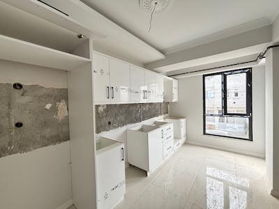 KARTEPE ATAEVLER’DE 2 + 1 ARA KAT DAİRE