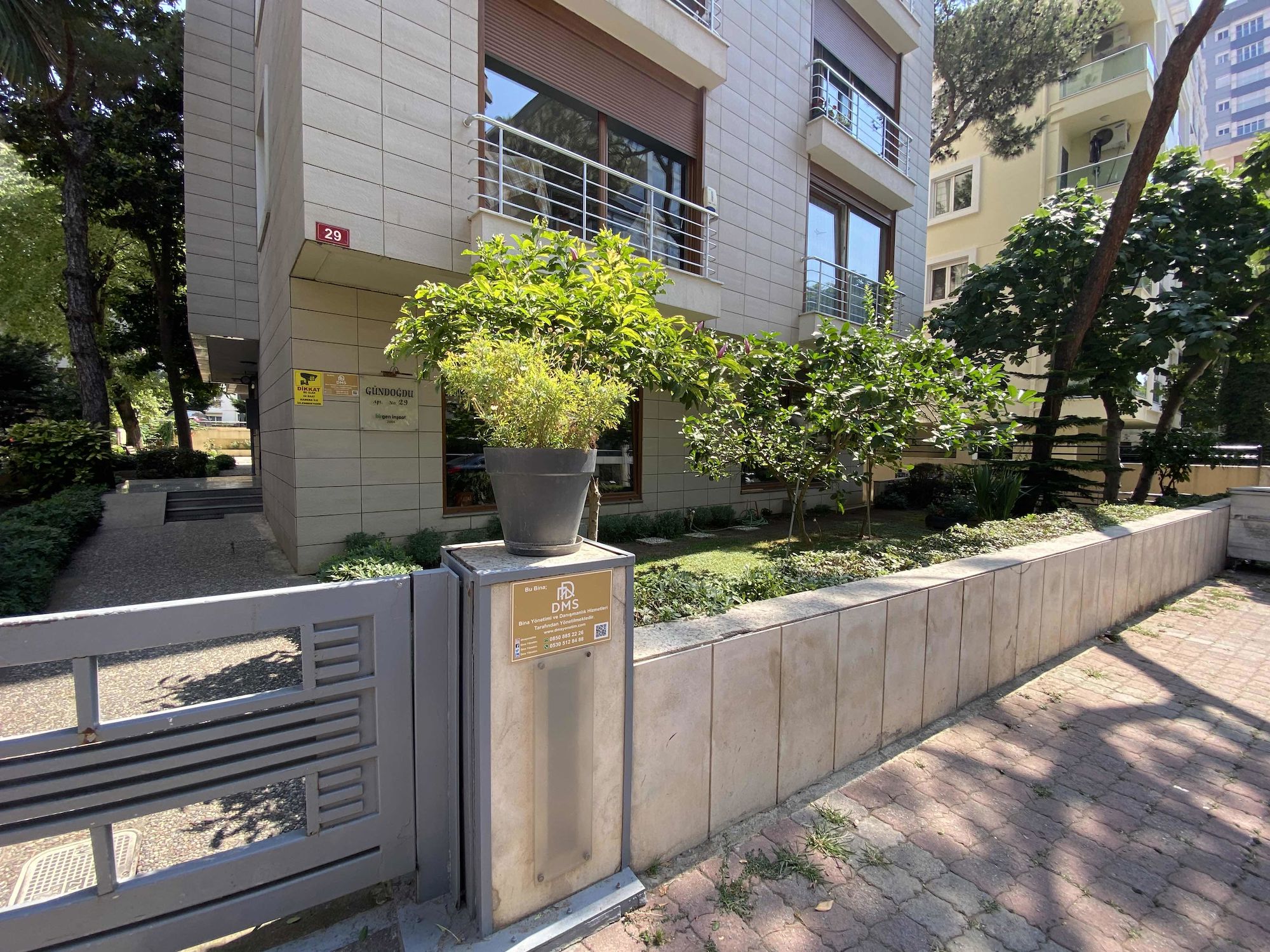 BAHARİYELİ SOKAK 110M2NET 3+1 GİYİNME&ÇAMAŞIR ODALI