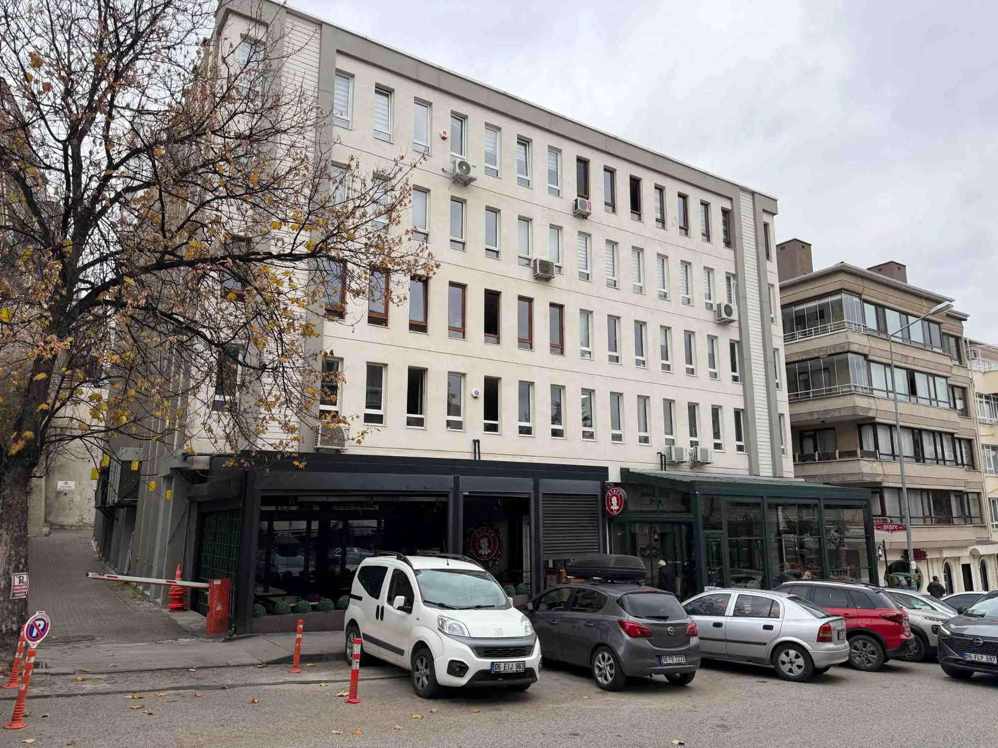 ÇANKAYA ÜSKÜP CADDESİNDE 2+1 KİRALIK OFİS