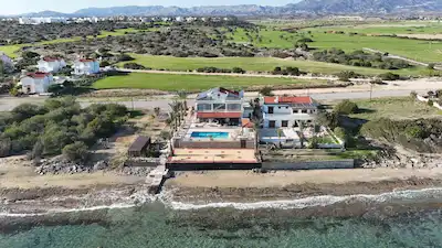 A LUXURİOUS AND DİSTİNCTİVE BEACHFRONT VİLLA (ZERO DİSTANCE TO THE SEA) İN THE PRESTİGİOUS BOĞAZ AR