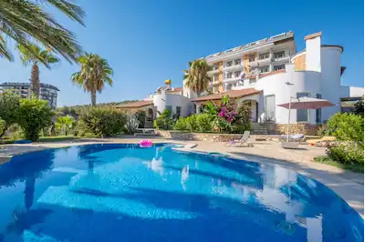 ALANYA'DA 2 ADET MÜSTAKİL SATILIK VİLLA ARSA OLARAK 1 EMSAL