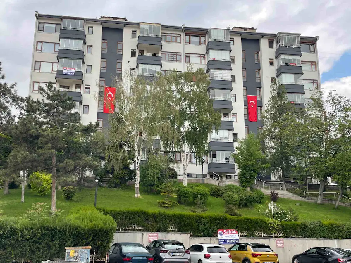 GAZİOSMANPAŞA'NIN EN GÜZEL SİTESİNDE ARA KAT 3+1 135 M2 EŞSİZ FIRSAT